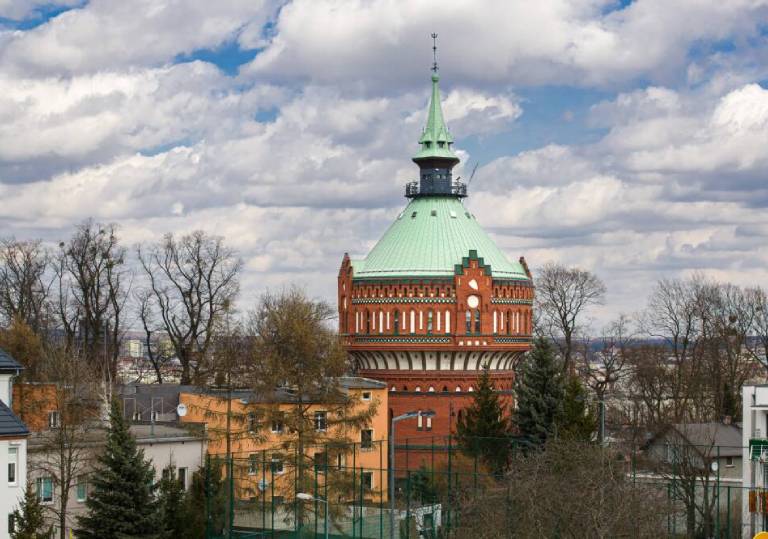 rusztowanie przy budynku